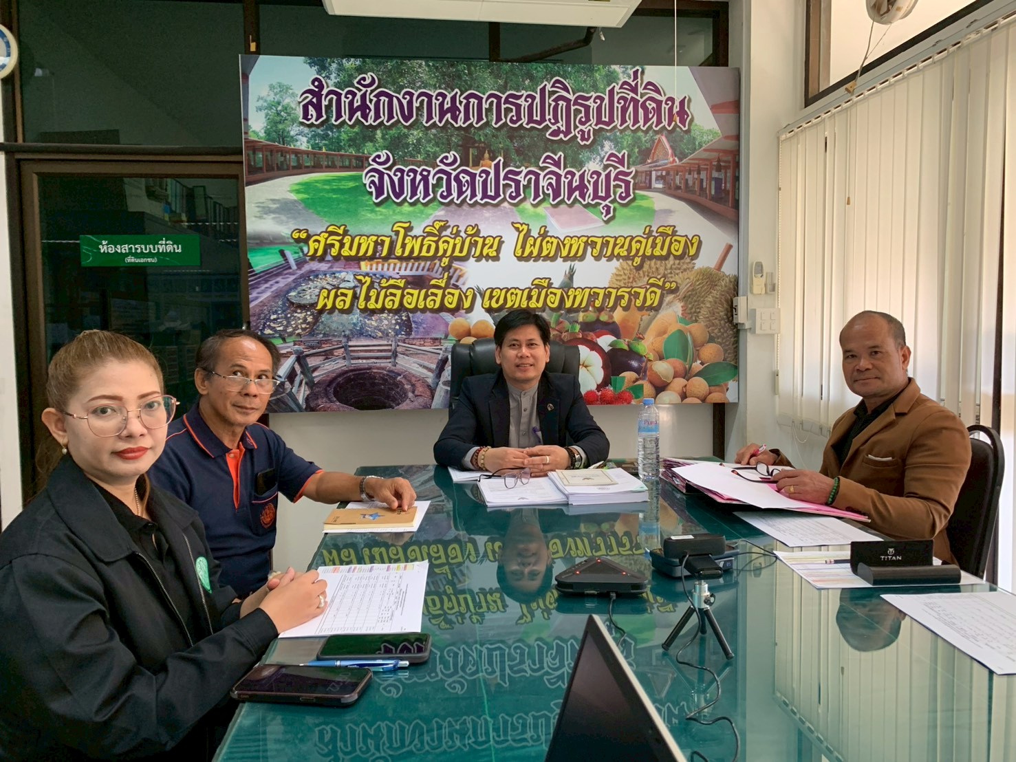 title - วันอังคารที่ 10 มีนาคม 2569 เวลา 11.00 น. นายวิทูล ประดิษฐบุญ ปฏิรูปที่ดินจังหวัดปราจีนบุรี พร้อมด้วยผู้อำนวยการกลุ่มงานช่างและแผนที่ อำนวยการกลุ่มกฎหมาย อำนวยการกลุ่มการเงินบัญชีและจัดเก็บผลประโยชน์ ผู้อำนวยการกลุ่มยุทธศาสตร์และการปฏิรูปที่ดิน และเจ้าหน้าที่ ส.ป.ก.ปราจีนบุรี ที่เกี่ยวข้อง จัดการประชุมคณะทำงานตรวจสอบคุณสมบัติผู้ยื่นคำขอเข้าทำประโยชน์ในเขตปฏิรูปที่ดินจังหวัดปราจีนบุรี ครั้งที่ 5/2569